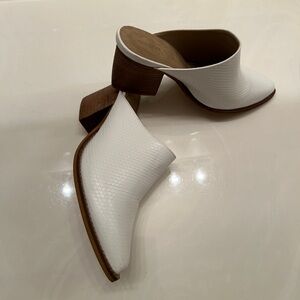 Arider Girl White Faux Snakeskin Block Mules Size 7.5 Stacked Leather Heel